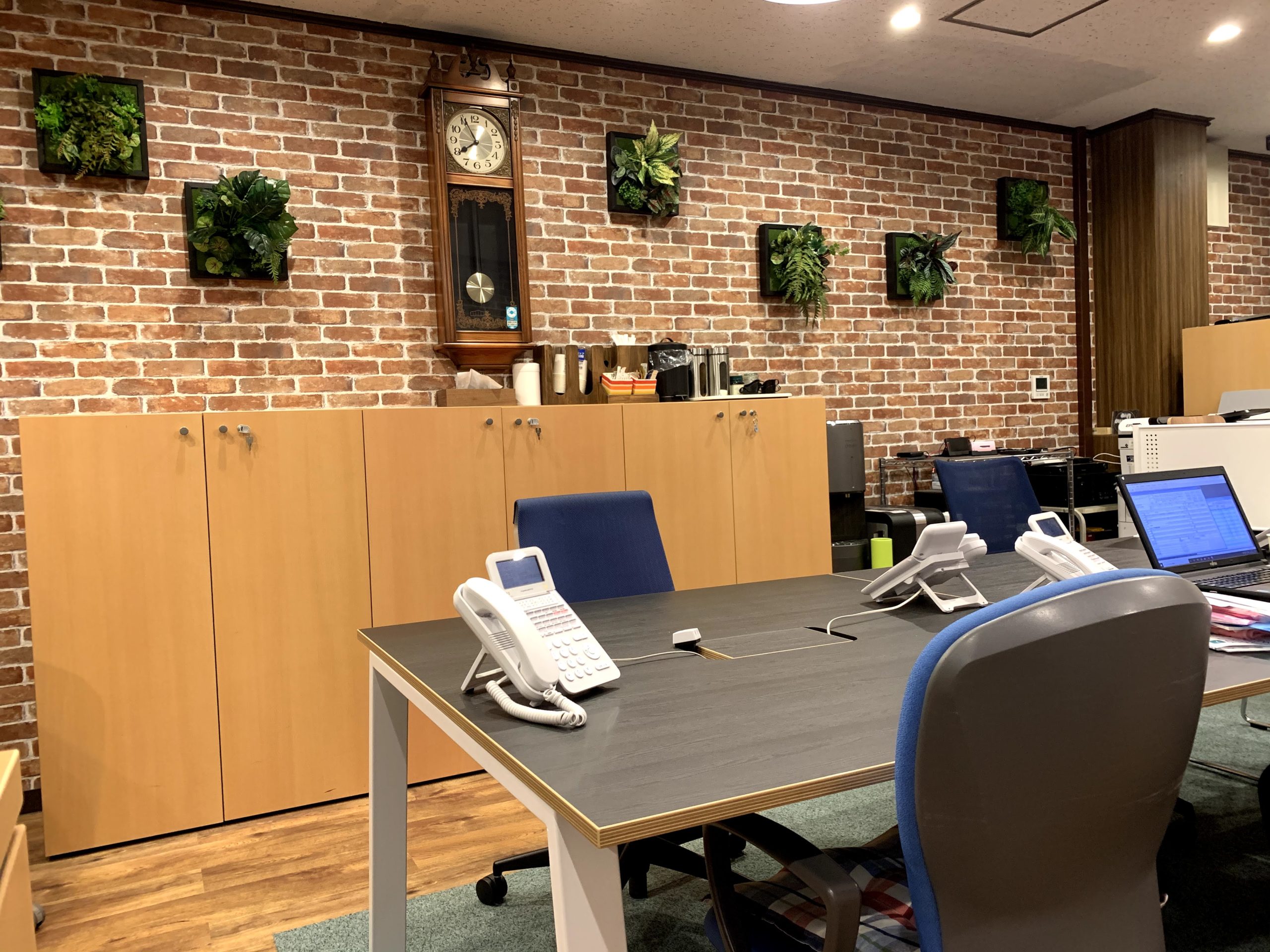 リニューアル後の事務所1